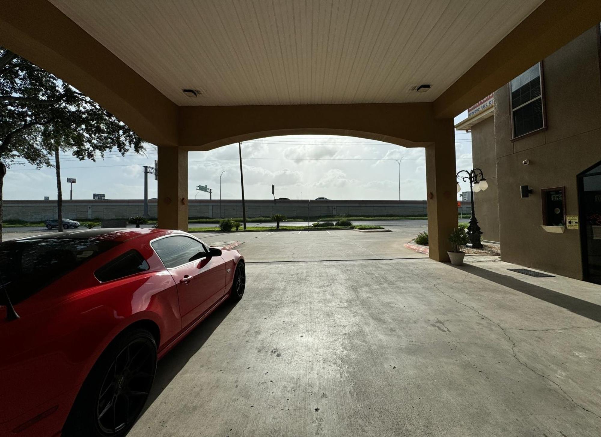 Texas Inn And Suites City Center At University Dr. Edinburg Exterior foto