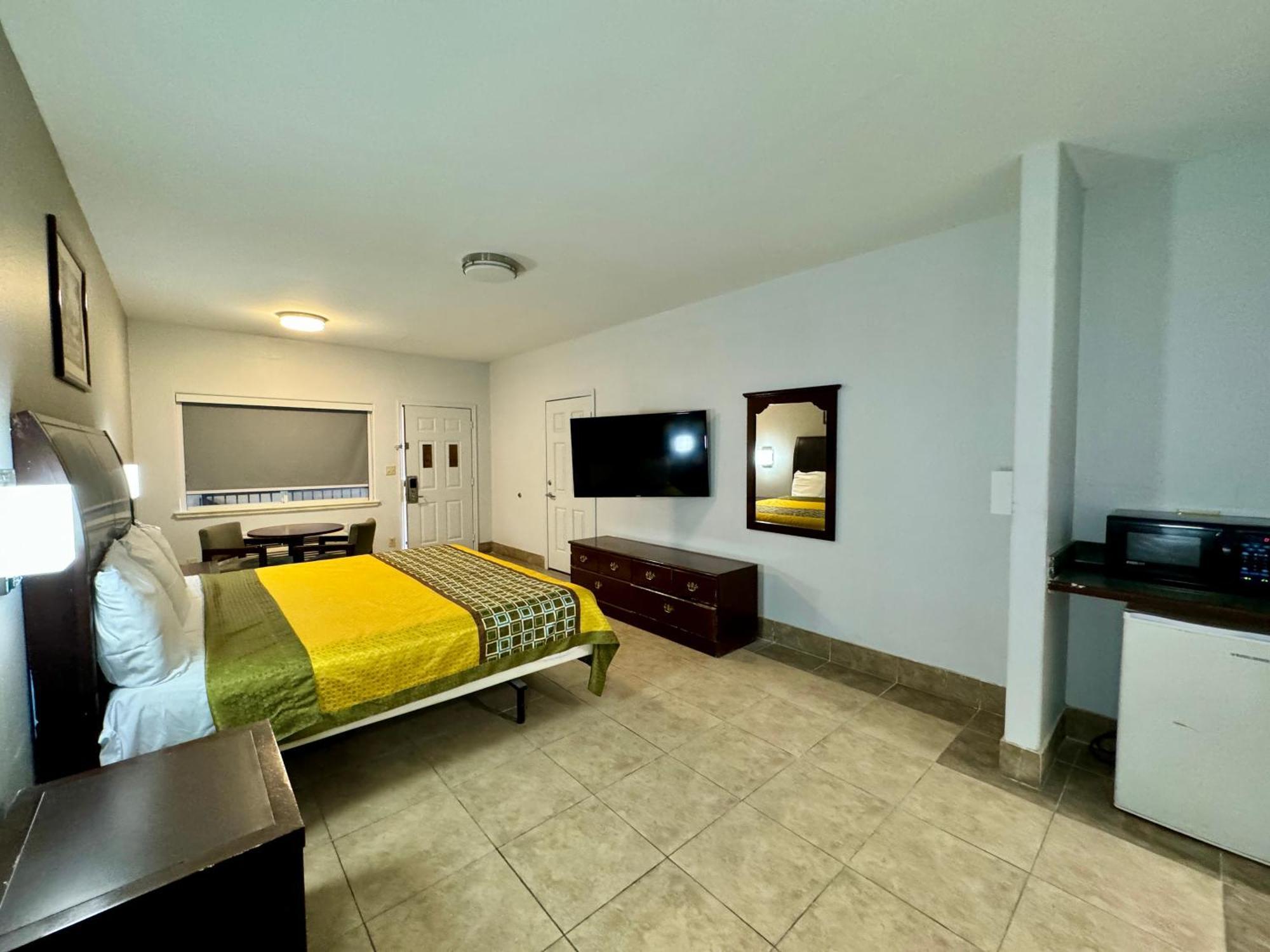 Texas Inn And Suites City Center At University Dr. Edinburg Exterior foto
